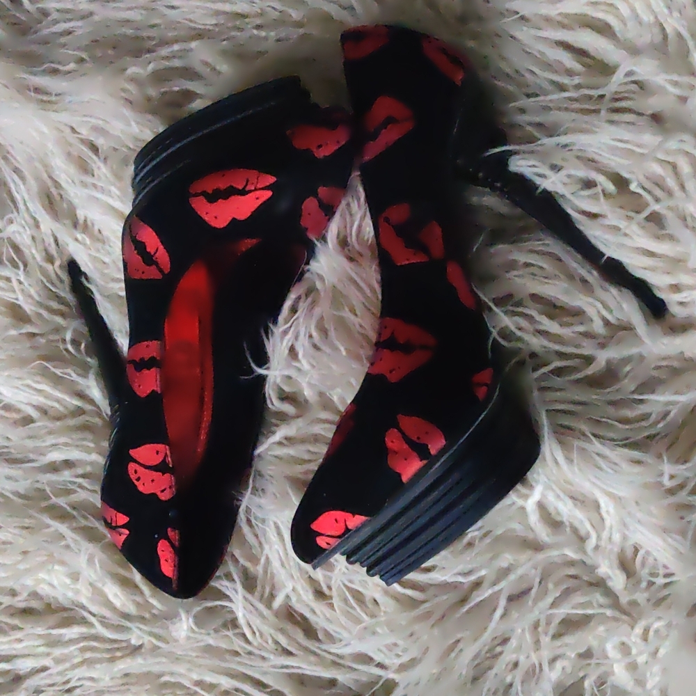 NWOT Redkiss platform shoes size 8